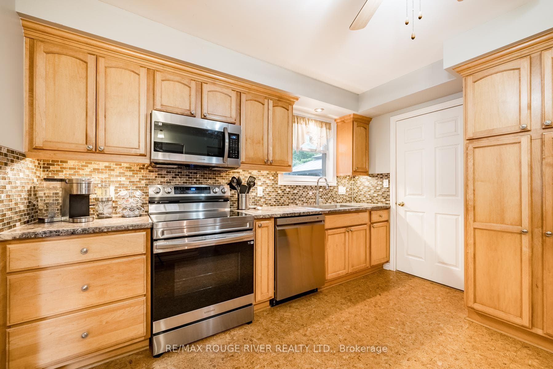 15 Maplewood Boulevard photo 11