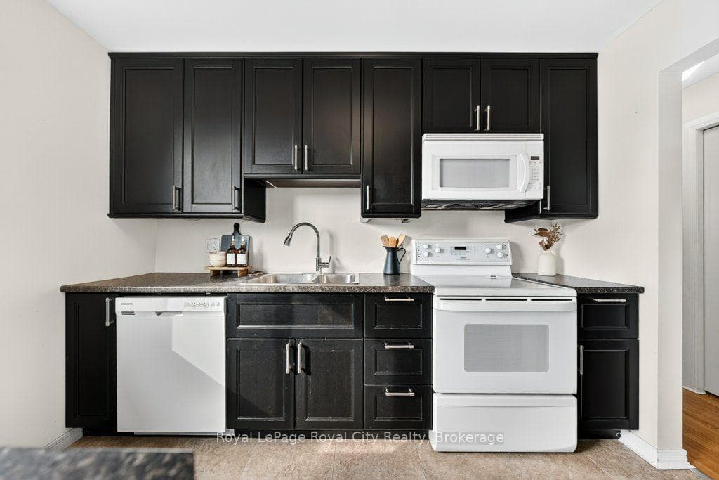 18 Springdale Boulevard photo 15