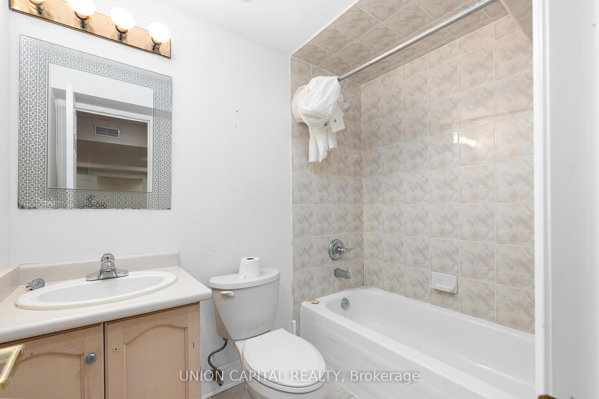 75 Langtry Place photo 42
