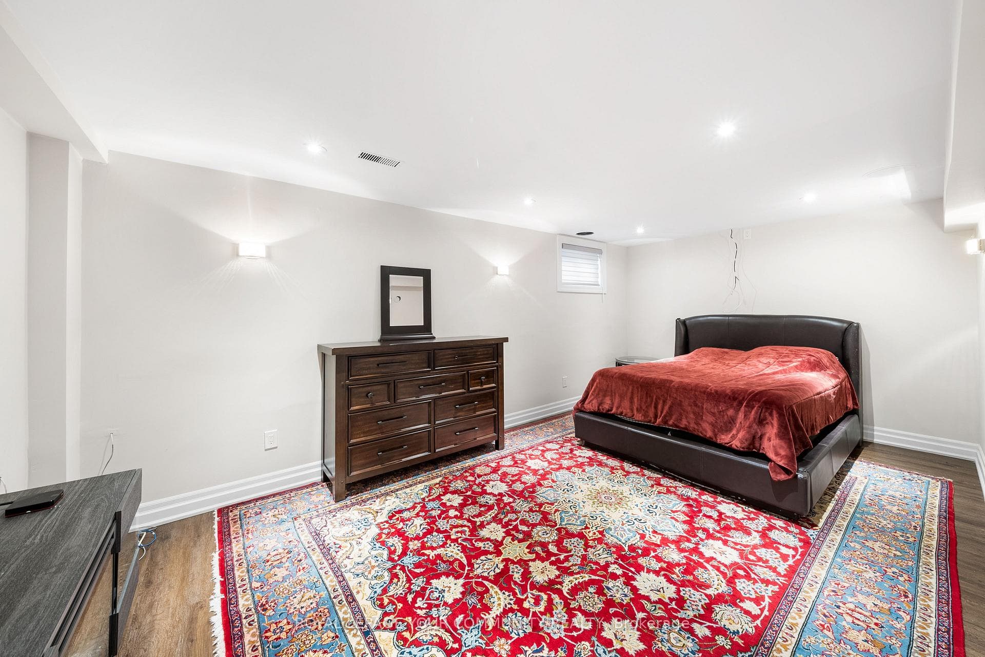 42 Oatlands Crescent photo 35