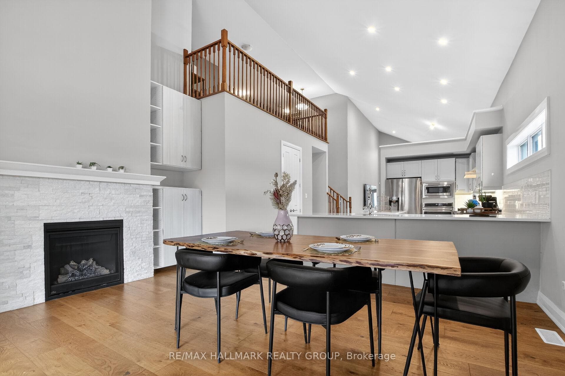 341 Serenade Crescent photo 11