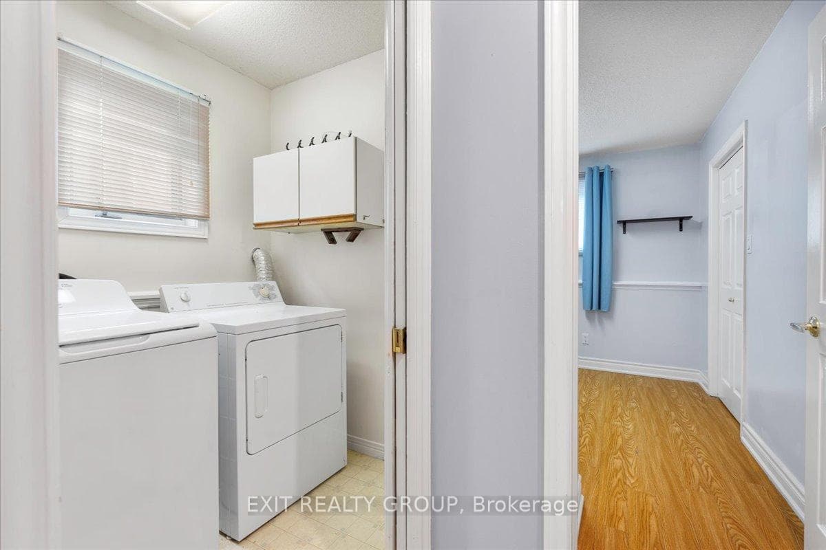 84 PARKVIEW Heights photo 28