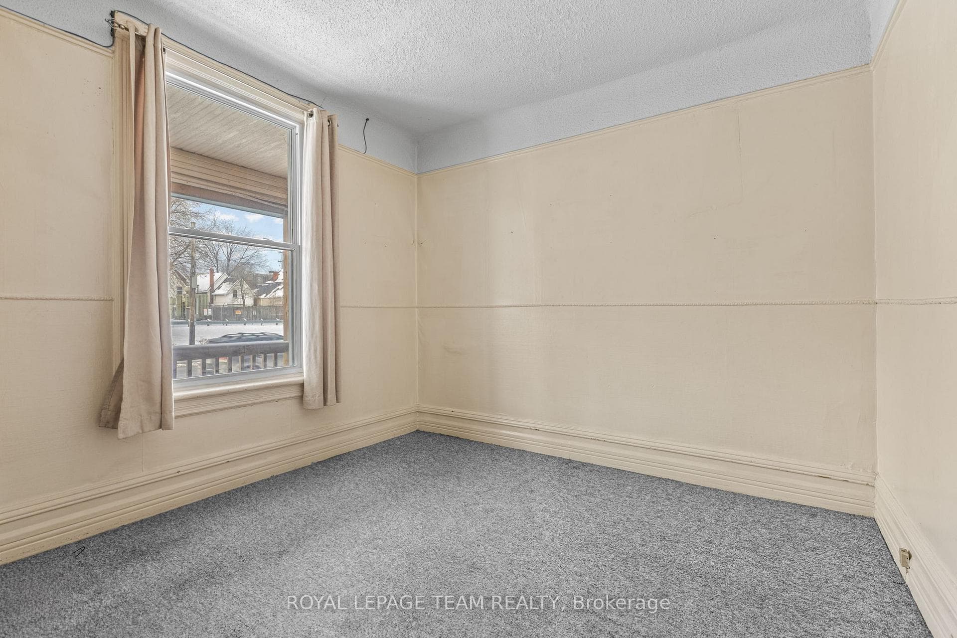 498 Gladstone Avenue photo 6
