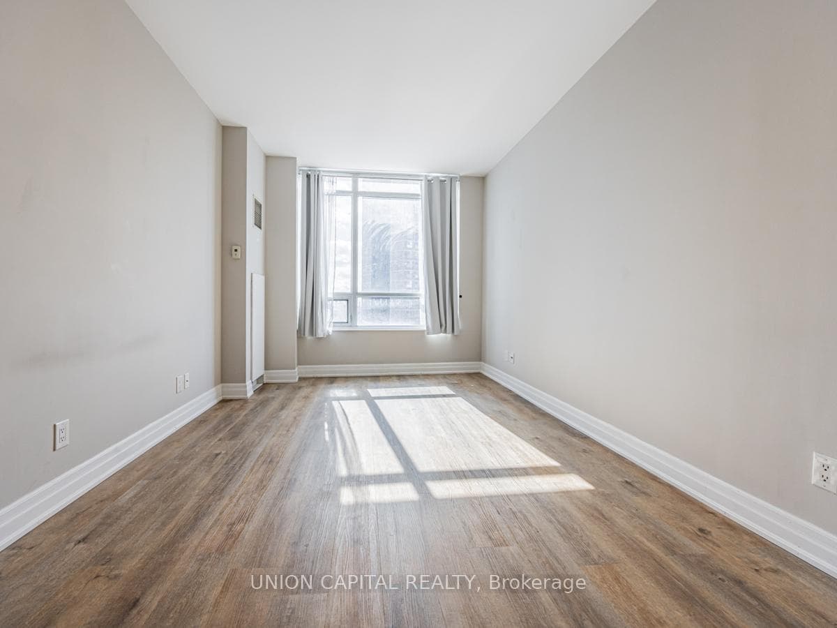 500 St Clair Avenue Unit 608 photo 14