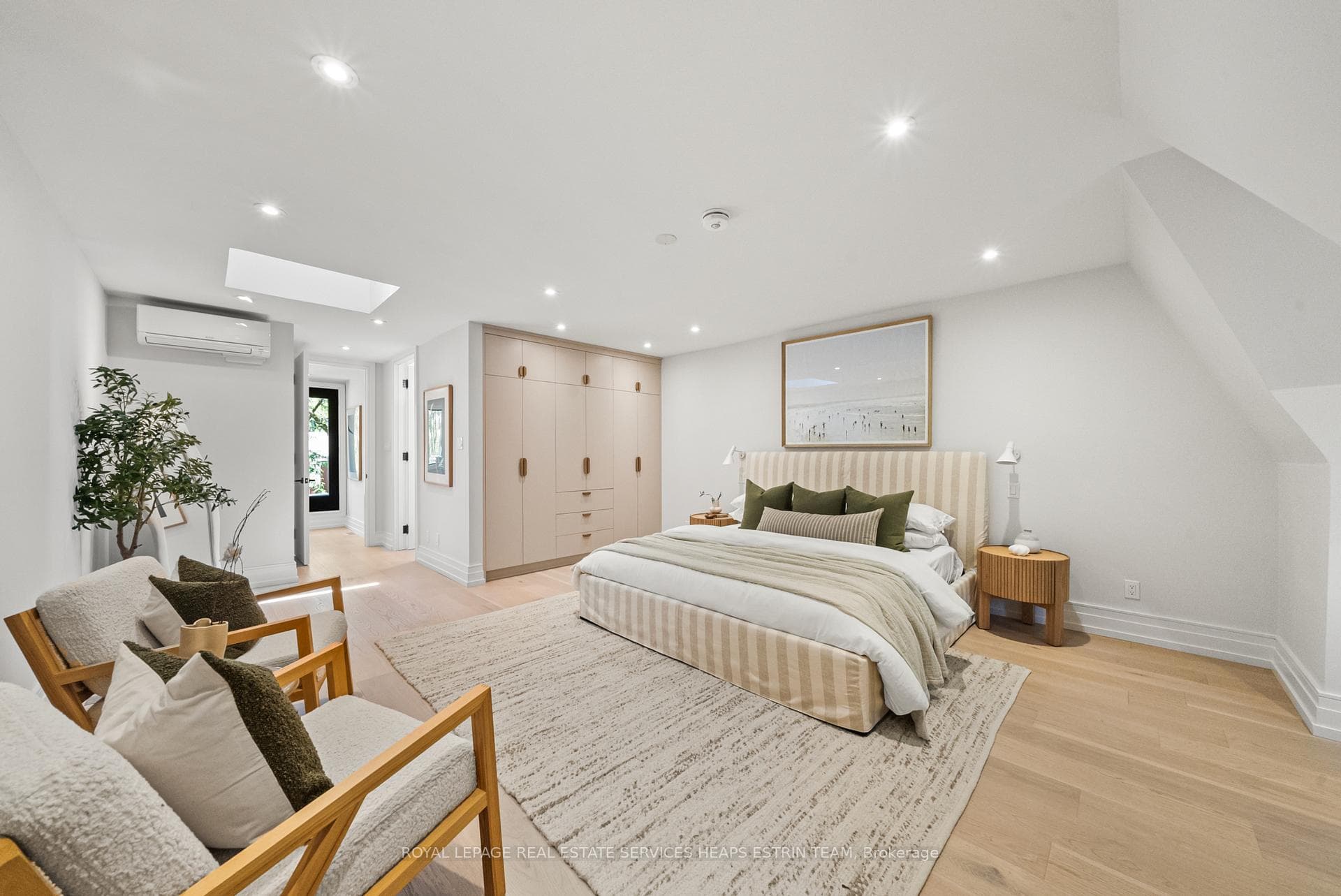 38 Shaftesbury Avenue photo 13