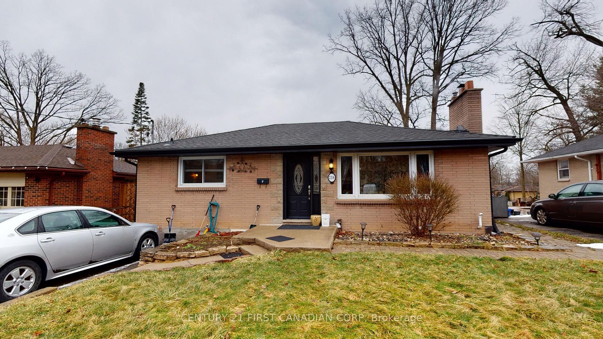 238 Ridgewood Crescent Unit B photo 1