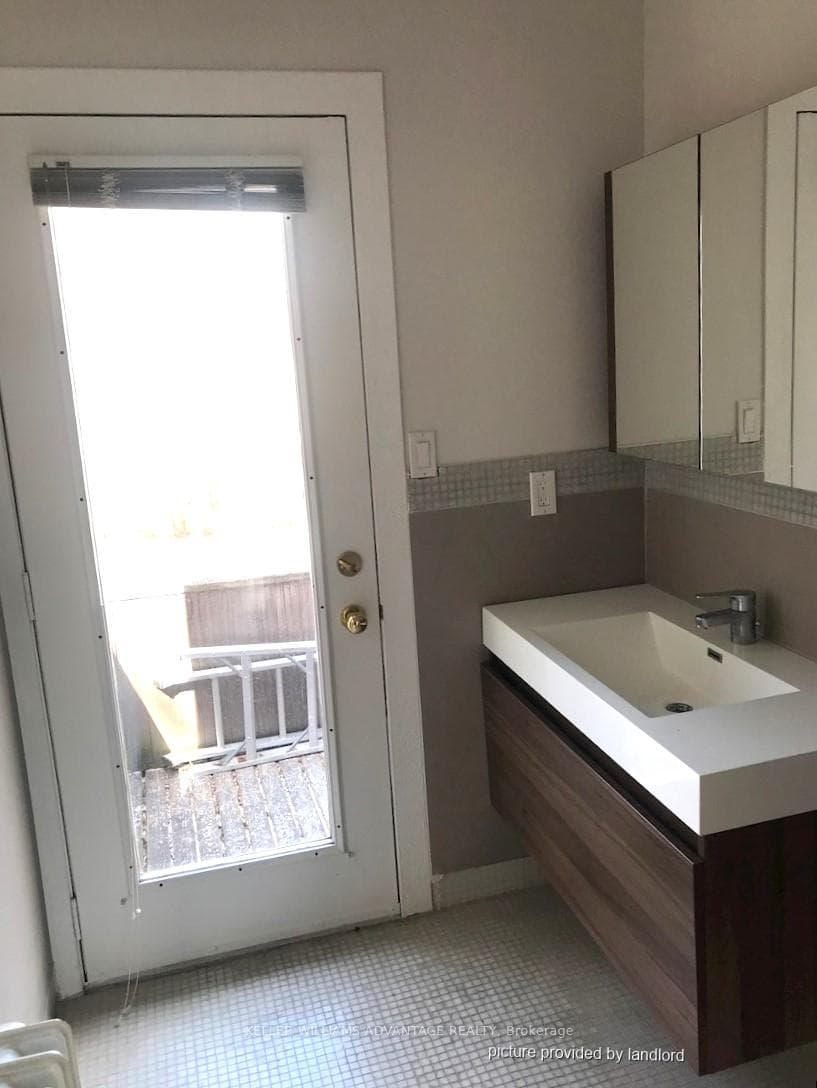 69 Regal Road Unit Upper photo 14