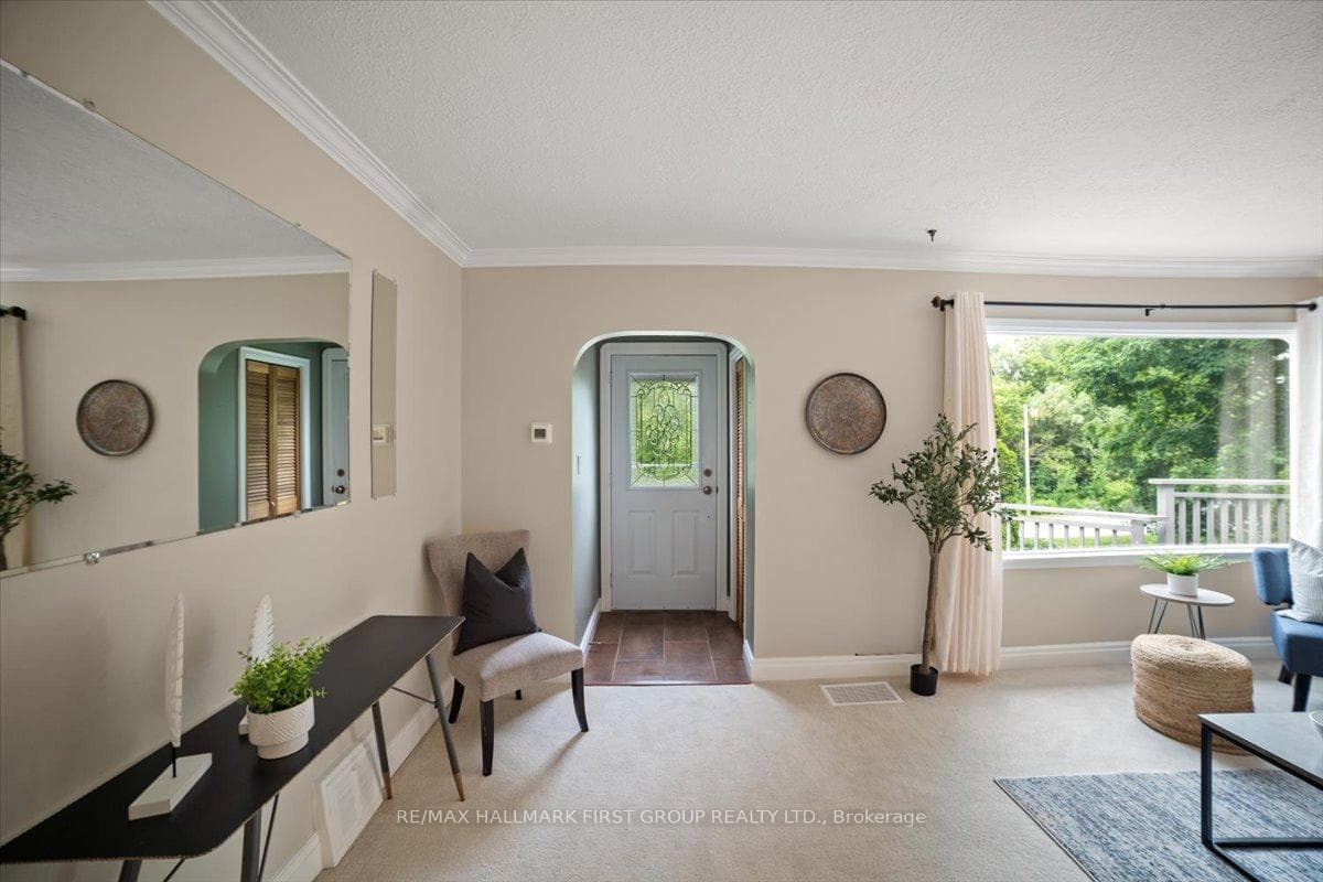 75 Riverside Drive photo 5