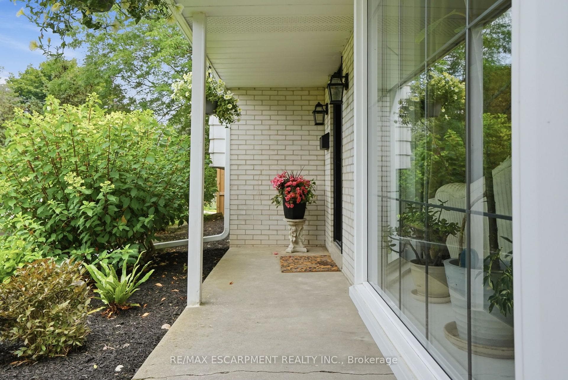 2 Jameson Drive photo 3