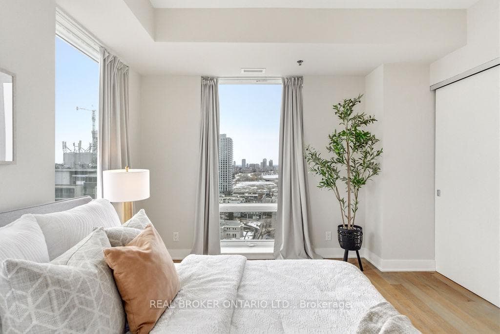 428 Sparks Street Unit 1403 photo 21