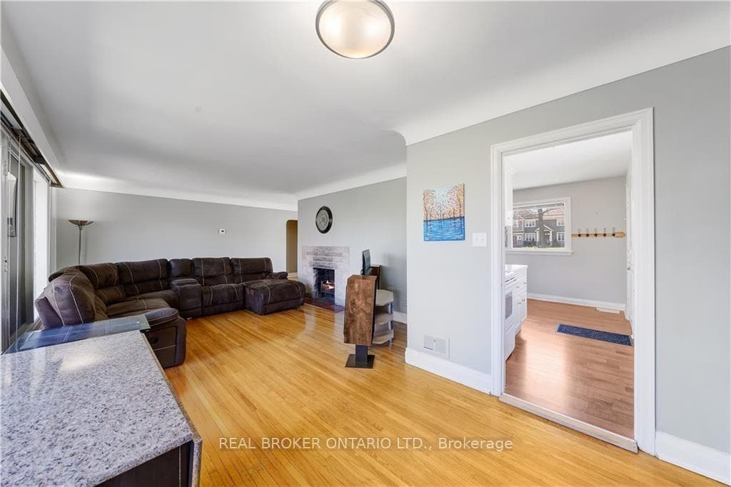 53 Saint Margarets Road photo 12