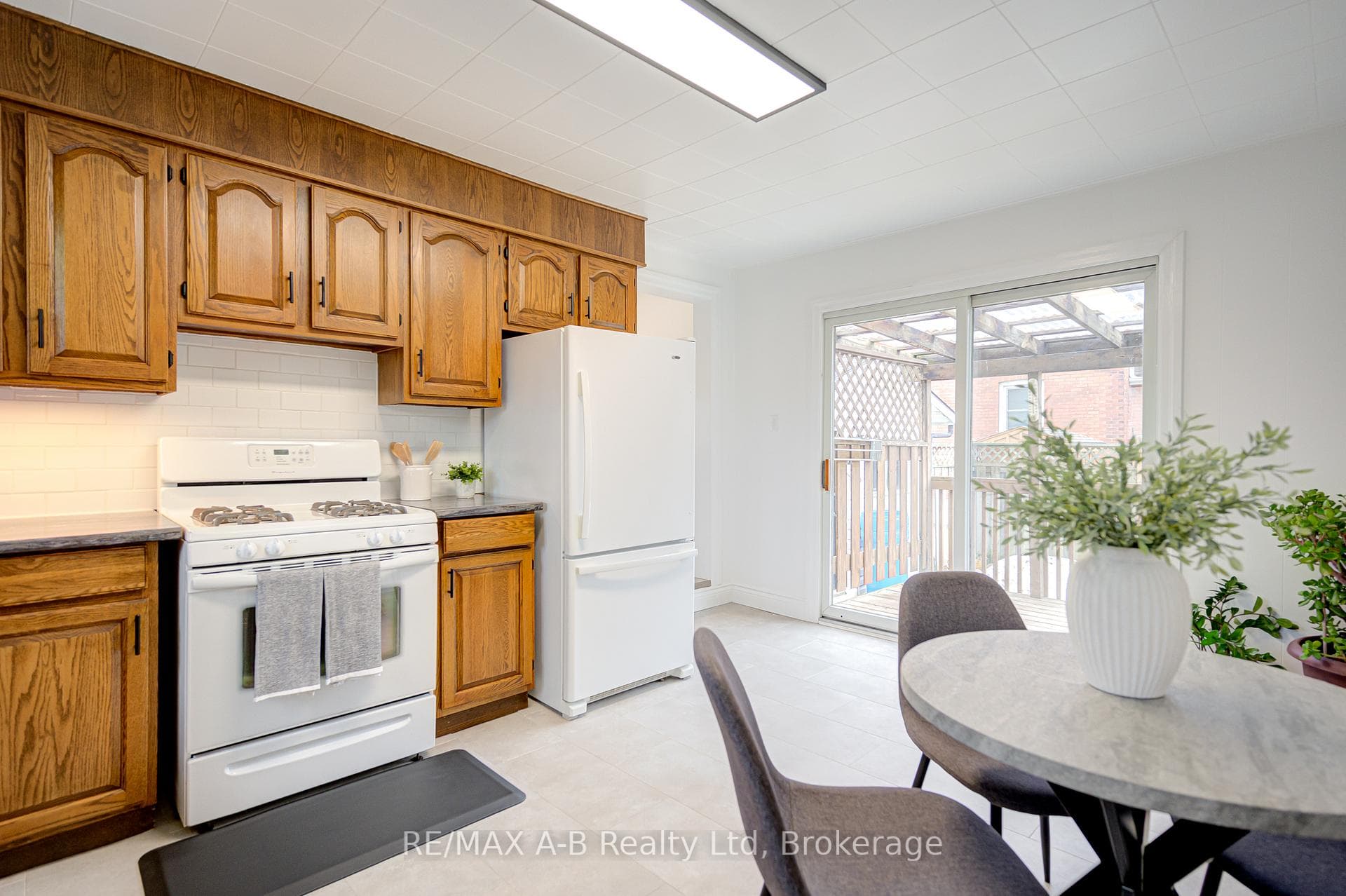 234 Nelson Street photo 26