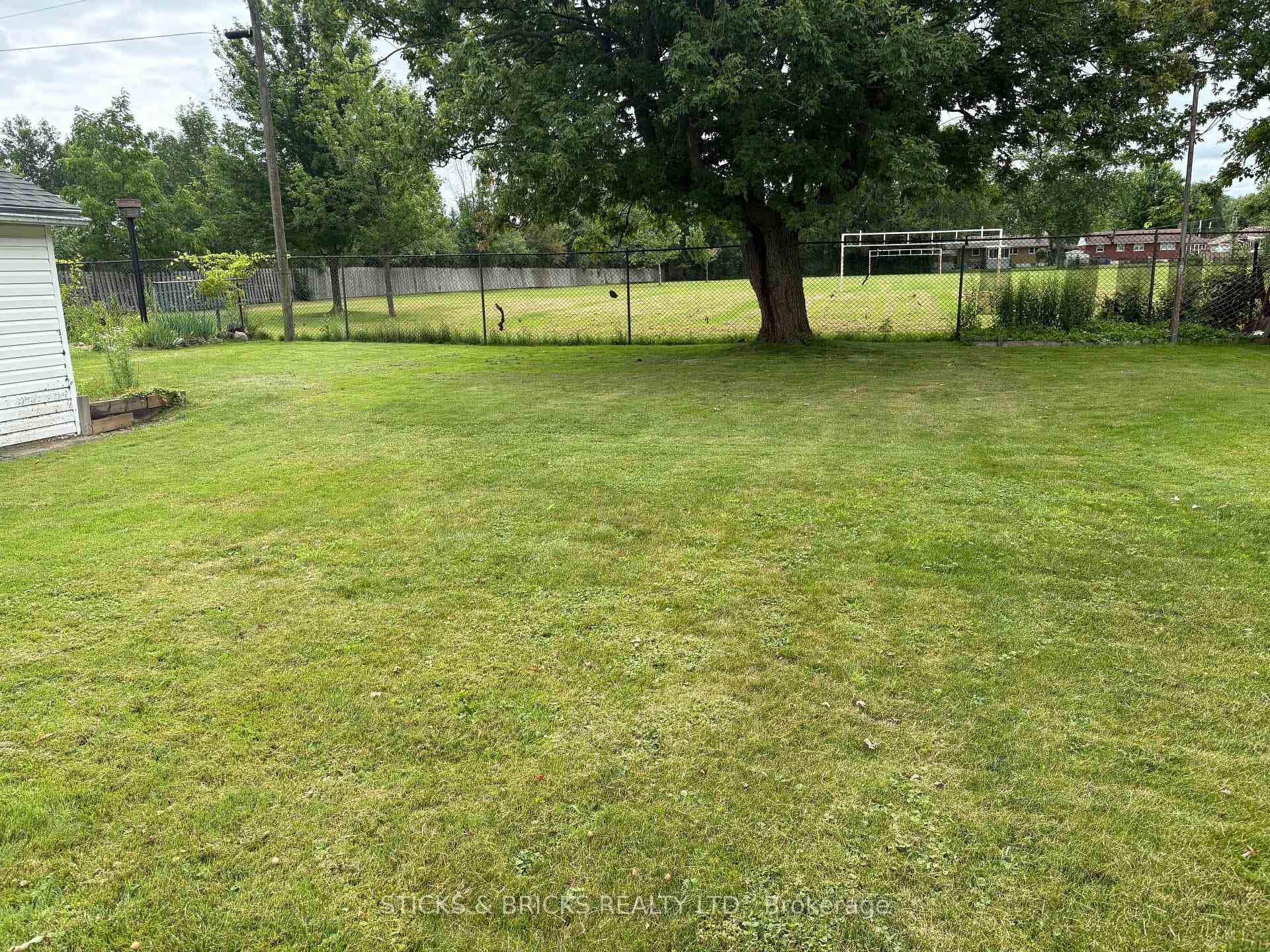 3826 Welland Street photo 4