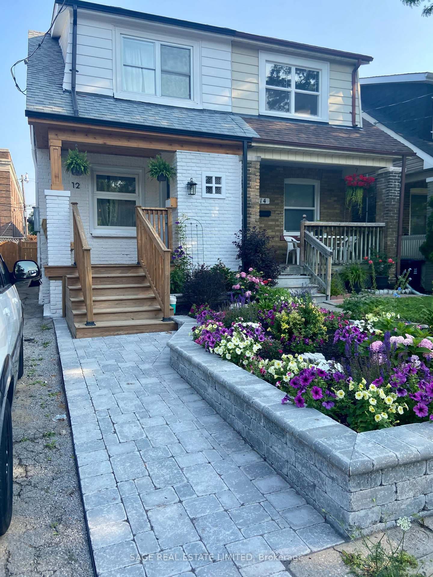 Landscaped Garden & Walkway