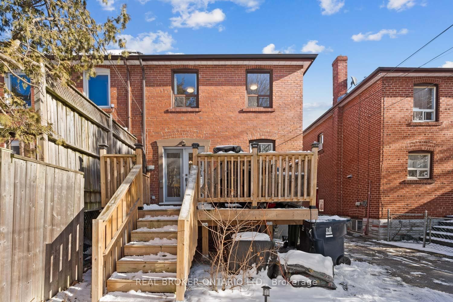 Direct access to Dining Room from rear deck