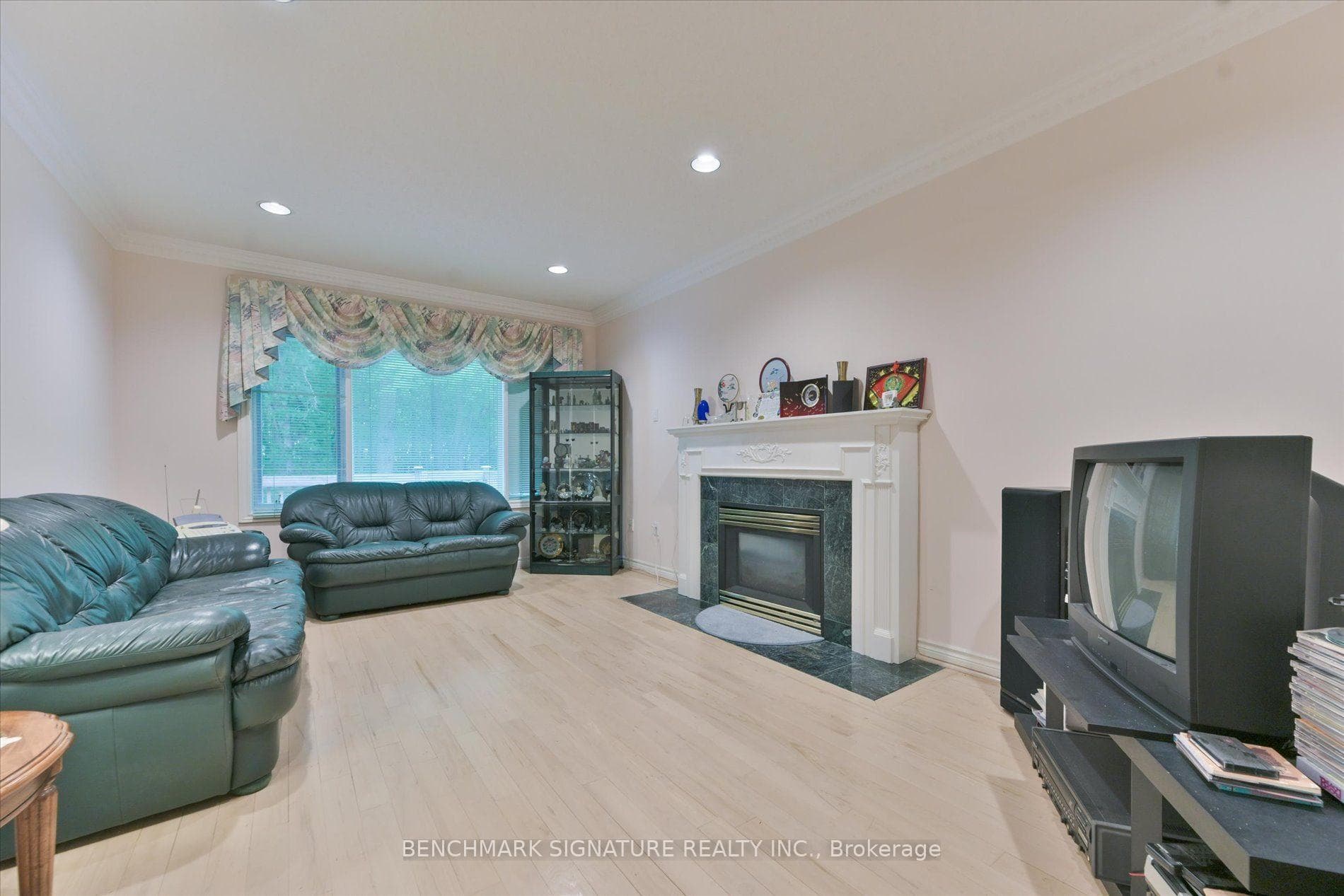 152 Blackmore Avenue photo 11