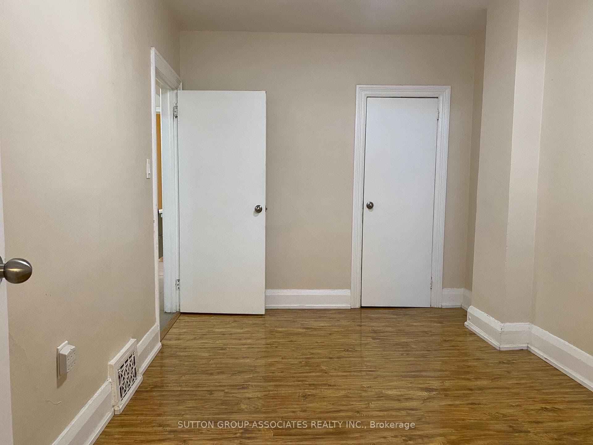 651 St Clair Avenue photo 13