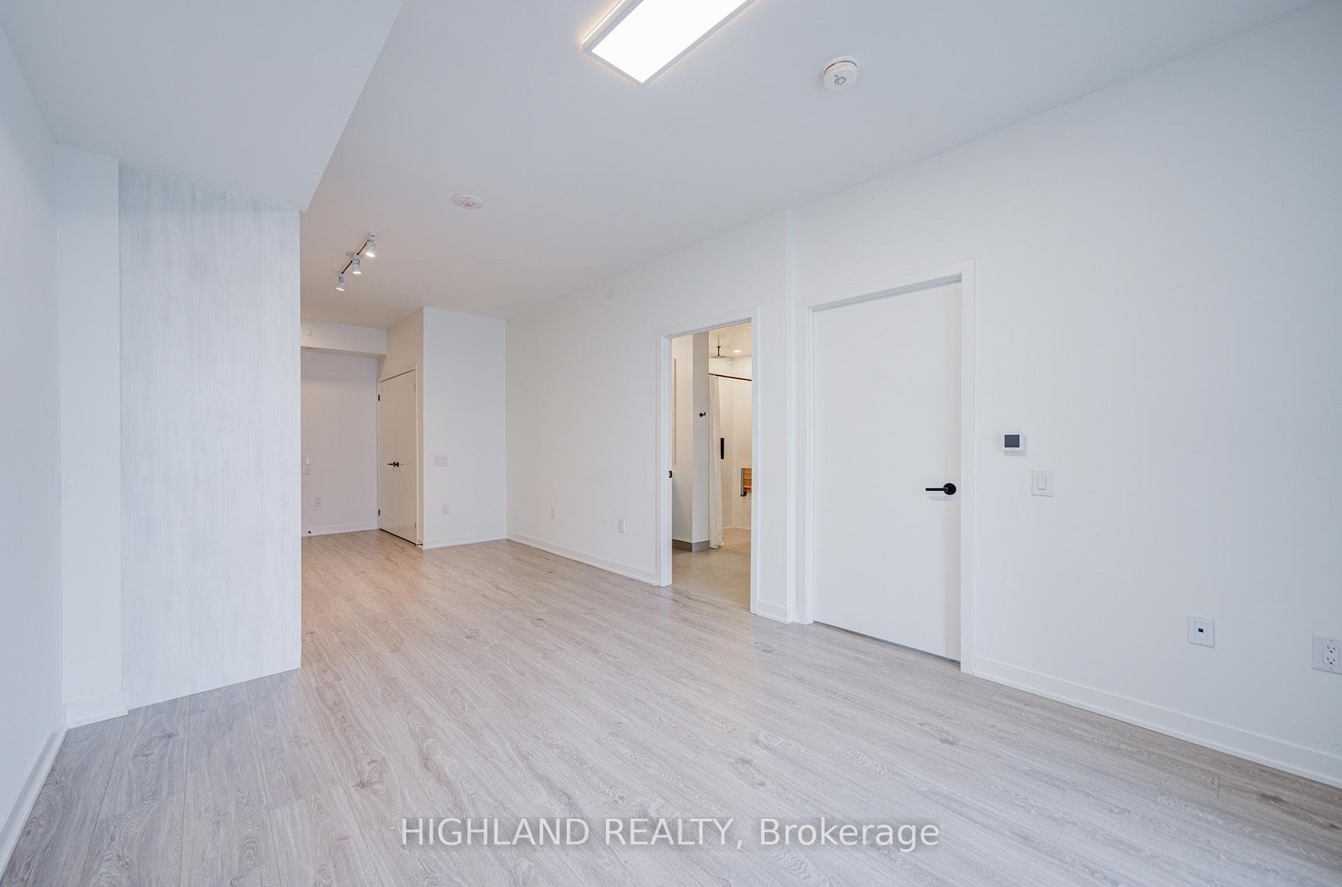 2495 Eglinton Avenue Unit 616 photo 18