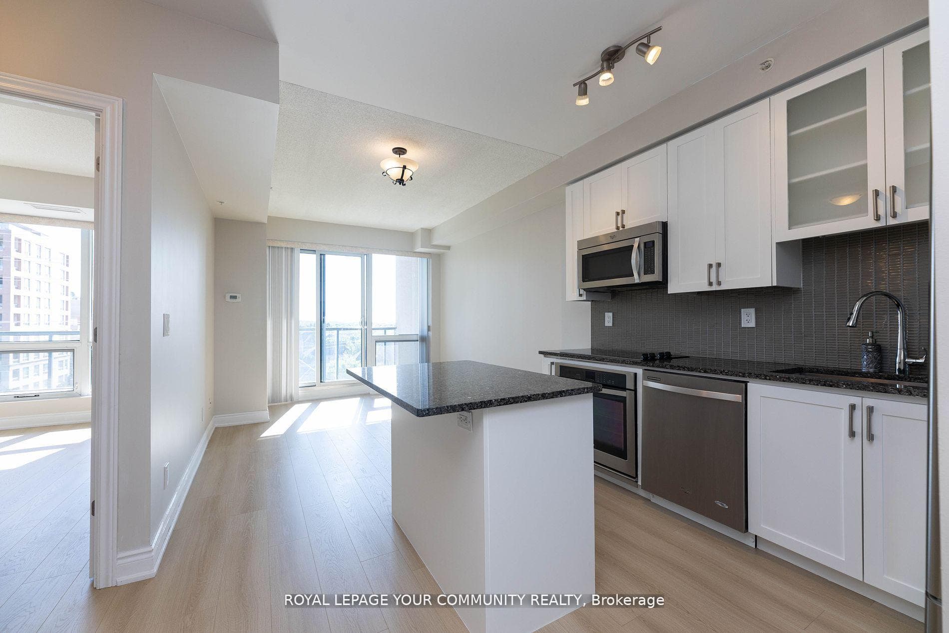 9090 Yonge Street Unit 607 photo 24