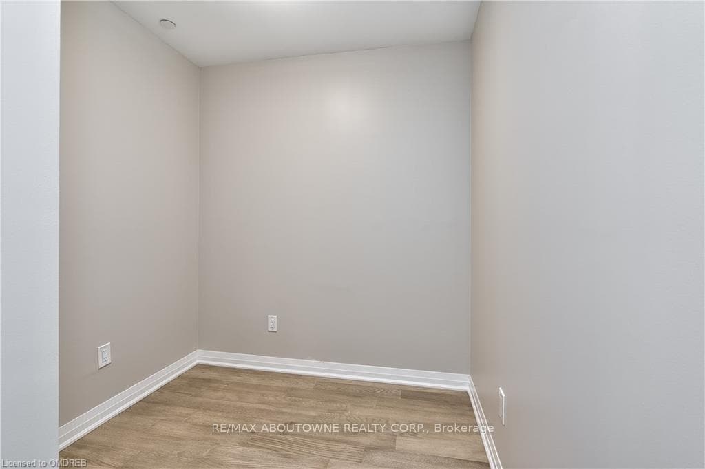 95 Dundas Street Unit 513 photo 2
