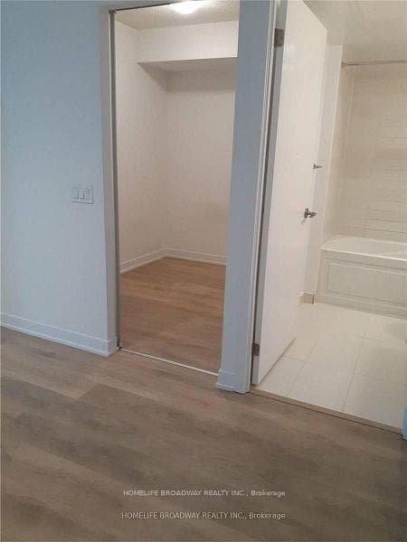 87 Peter Street Unit 718 photo 12
