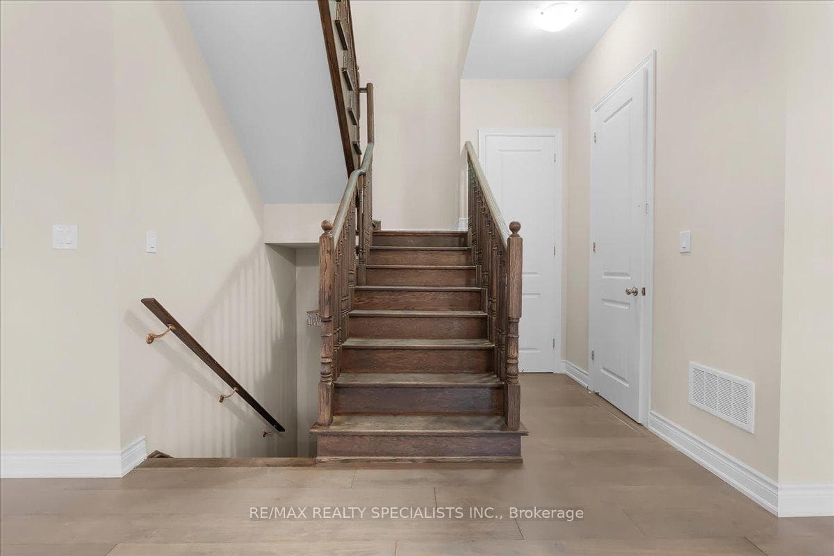 2 Ash Hill Avenue photo 20