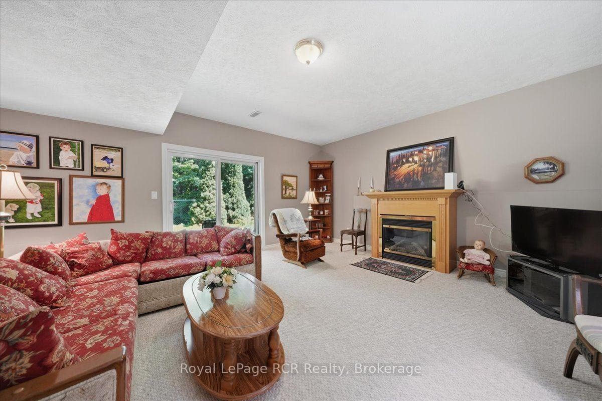 255 2nd Avenue photo 31