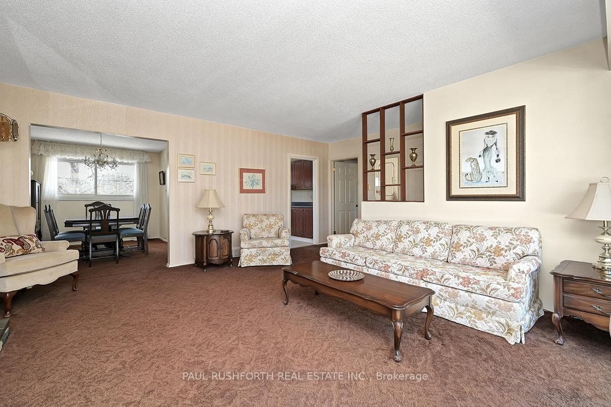 12 Parkside Crescent photo 8