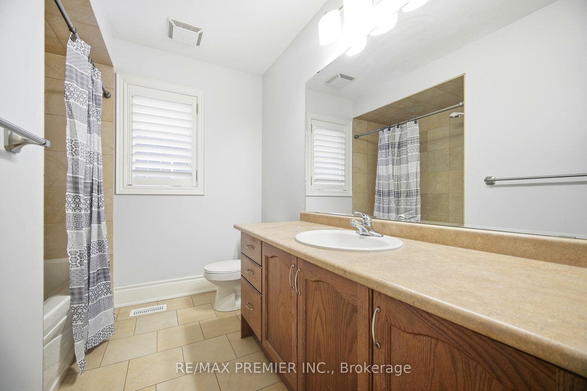 56 Stark Crescent photo 29