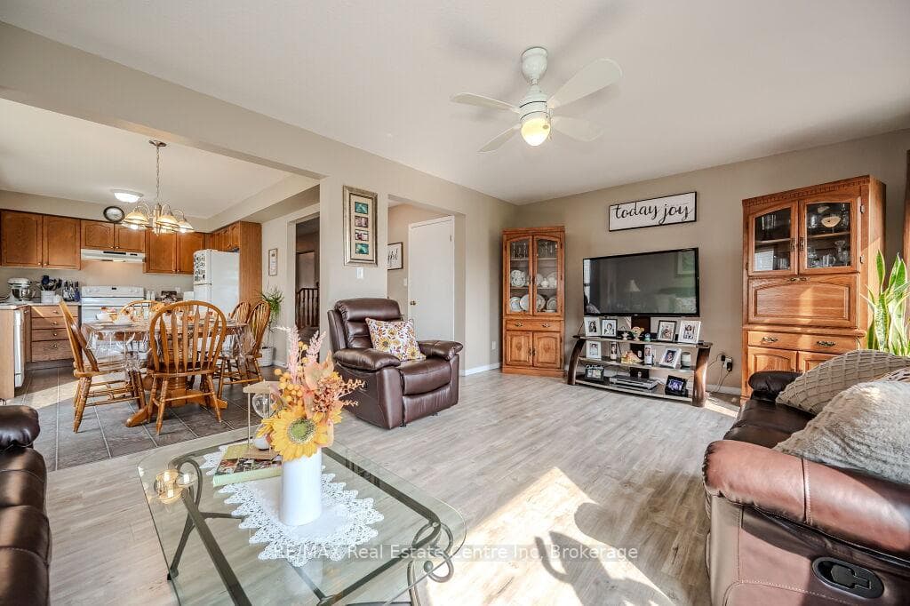 128 Henhoeffer Crescent photo 11