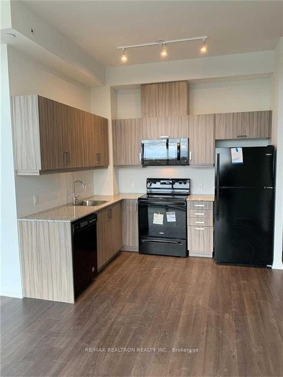30 Meadowglen Place Unit 2602 photo 4