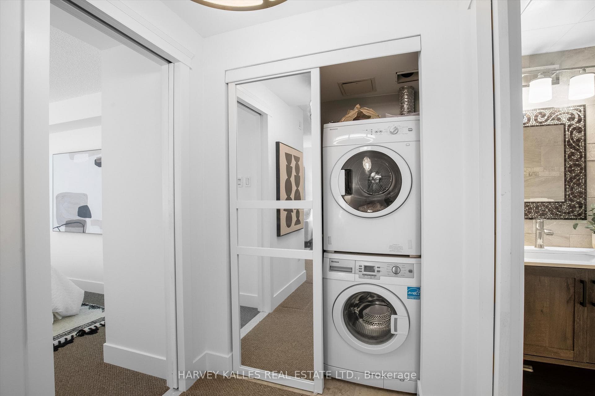 1055 Bay Street Unit 1008 photo 21