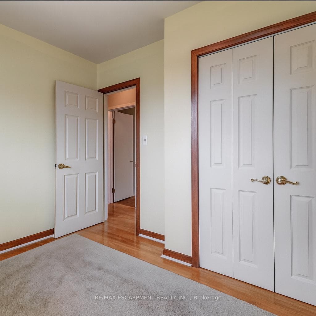 5186 BROMLEY Road photo 6