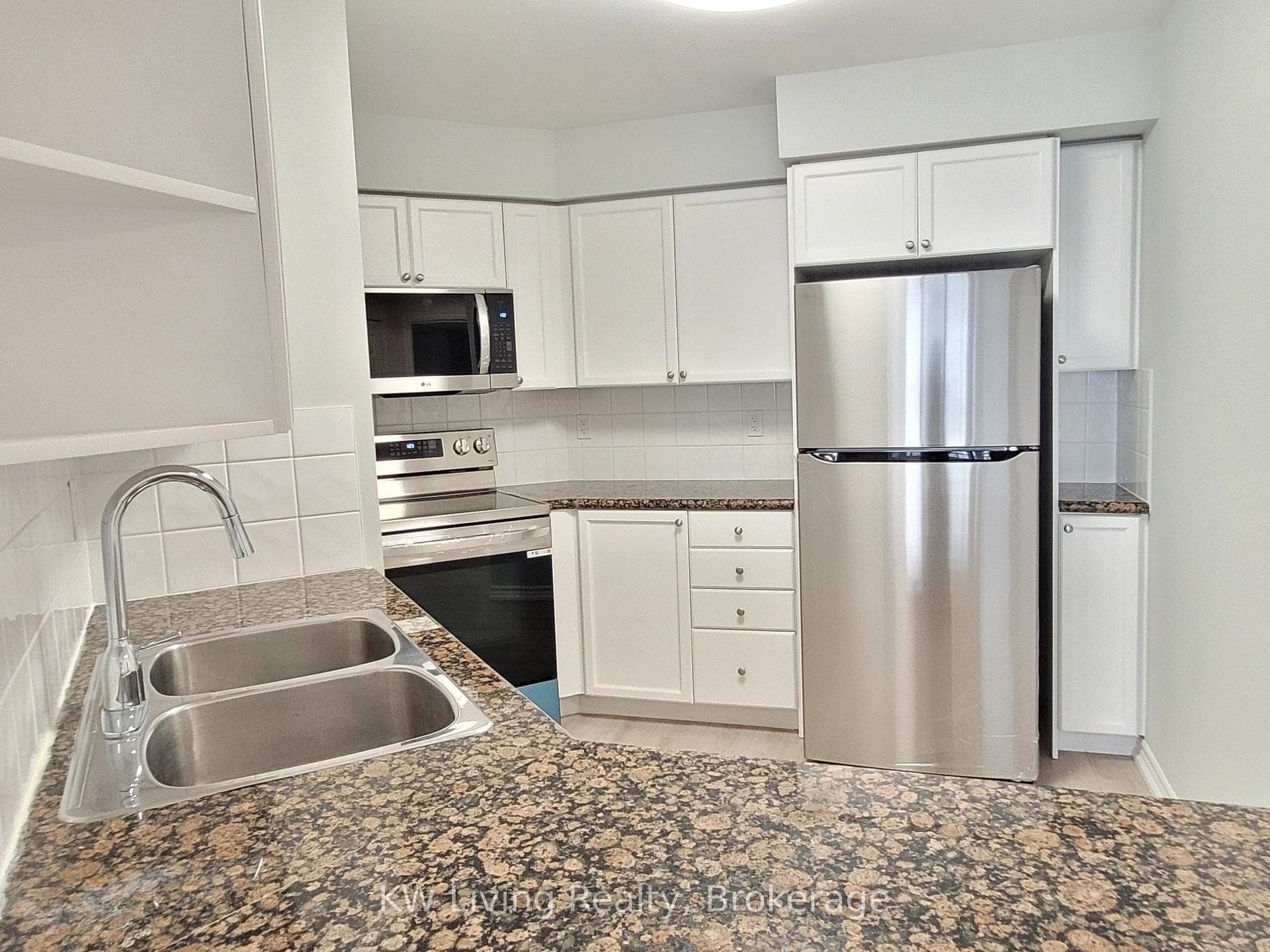 3888 Duke Of York Boulevard Unit 924 photo 12