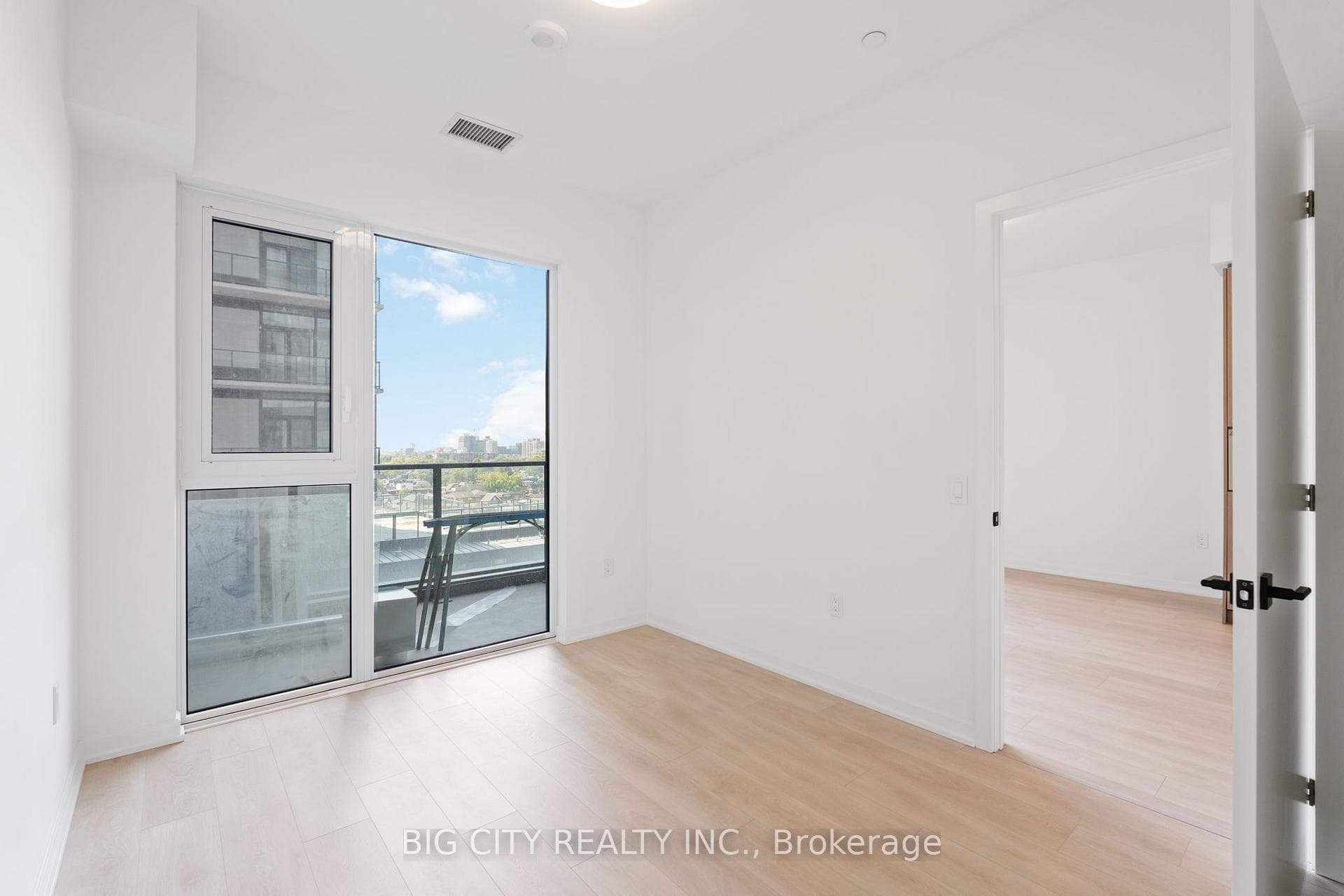 1285 Dupont Street Unit 810 photo 6