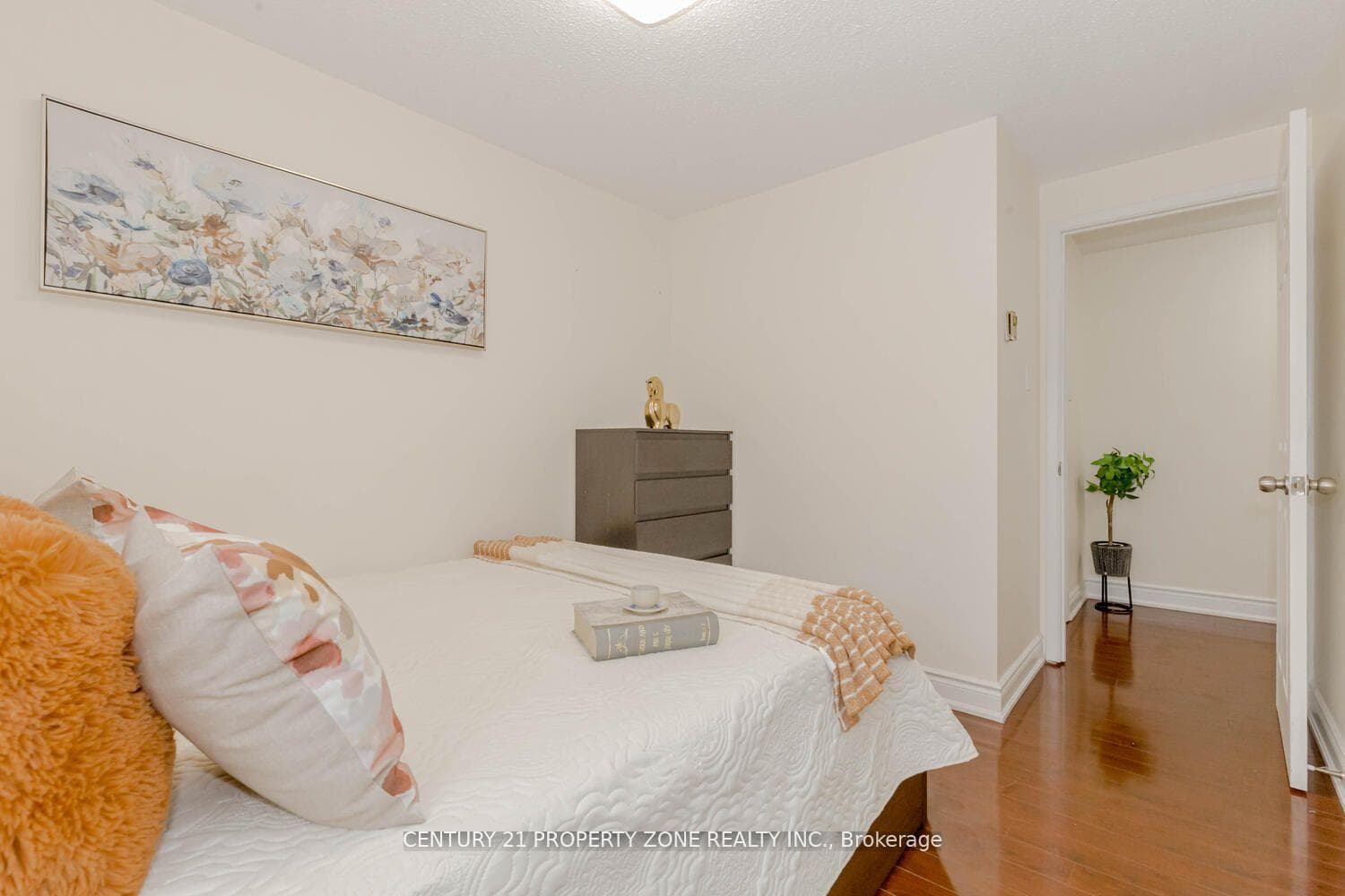 9 Glencairn Square photo 27
