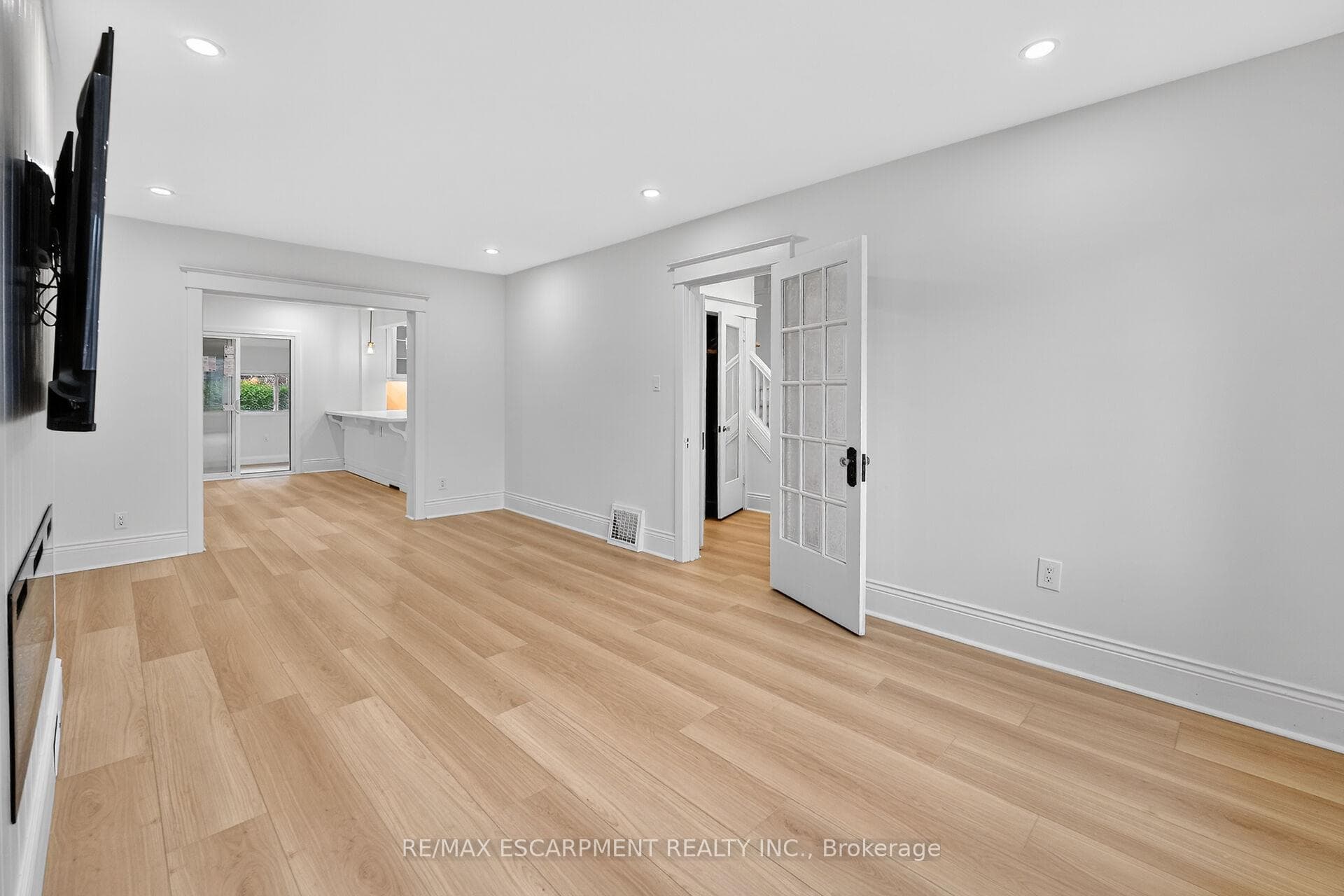101 Houghton Avenue photo 6