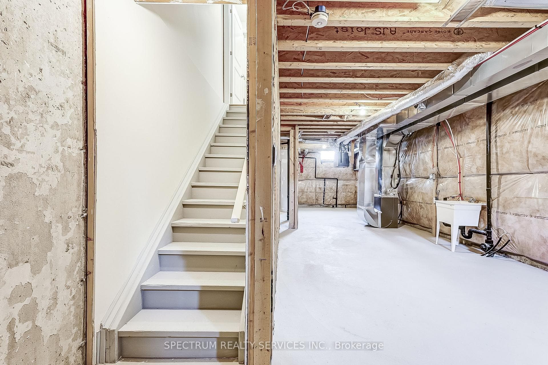38 Lindcrest Manor photo 26