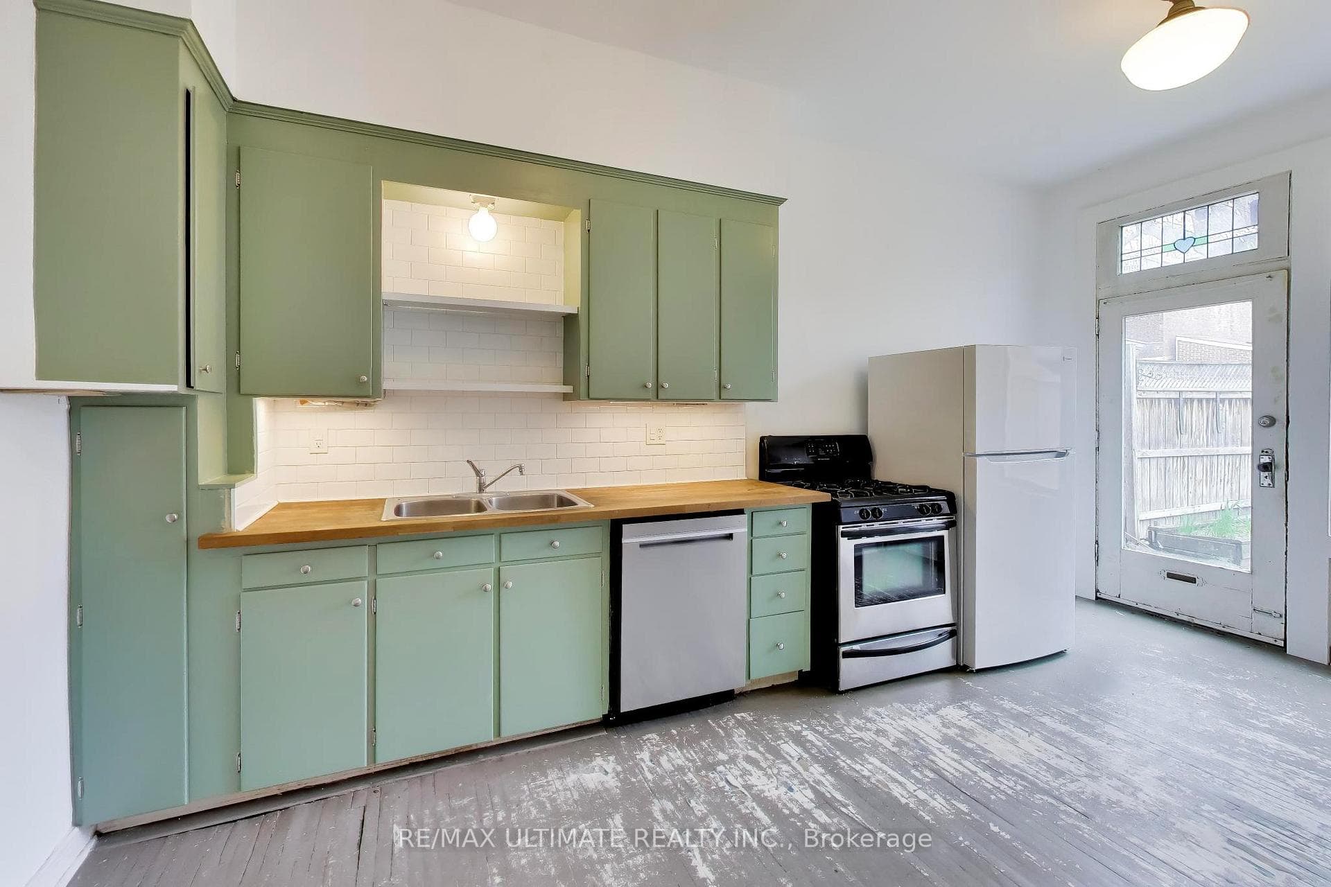 35 Manning Avenue photo 8