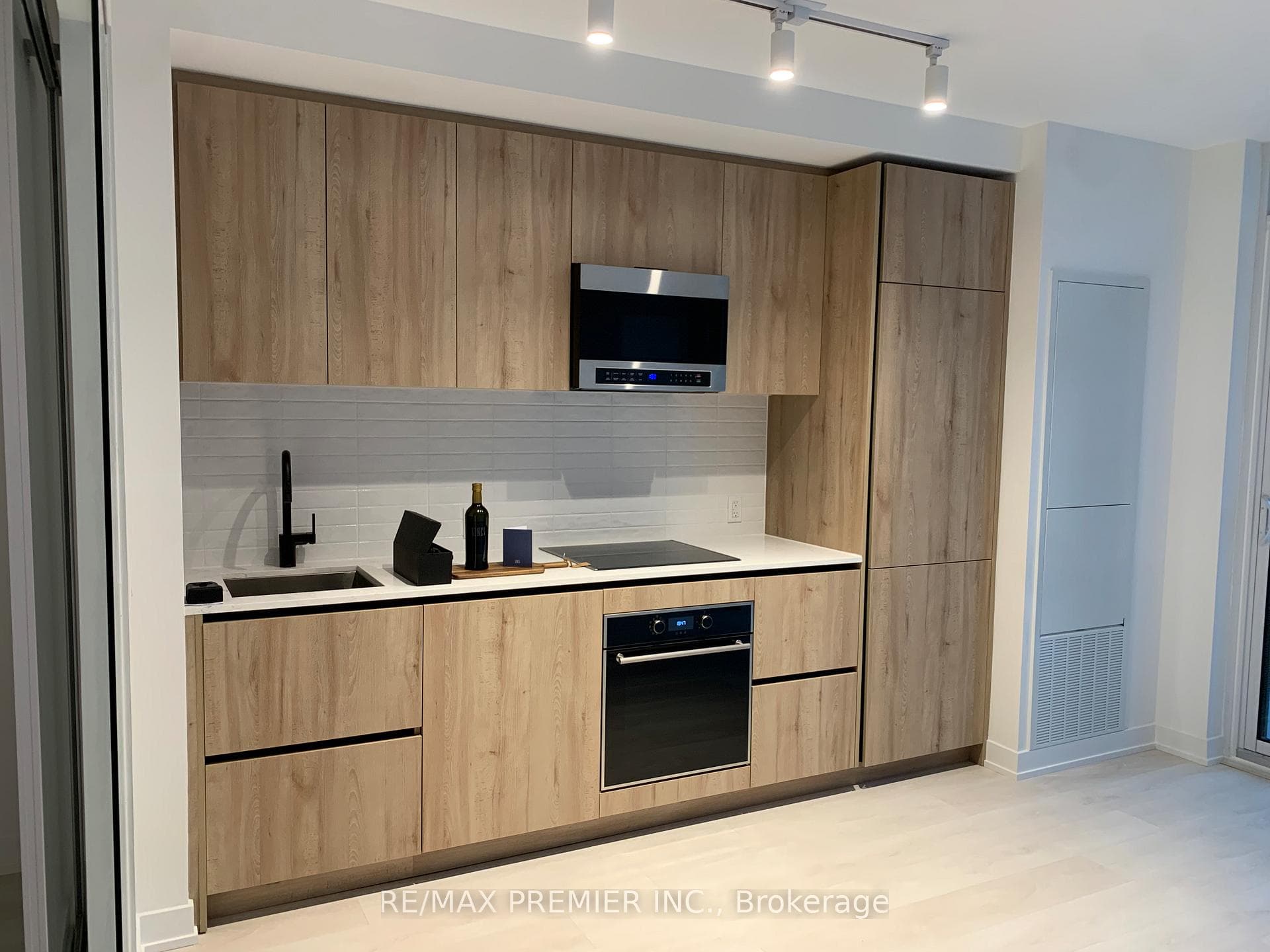 127 Broadway Avenue Unit 617 photo 8