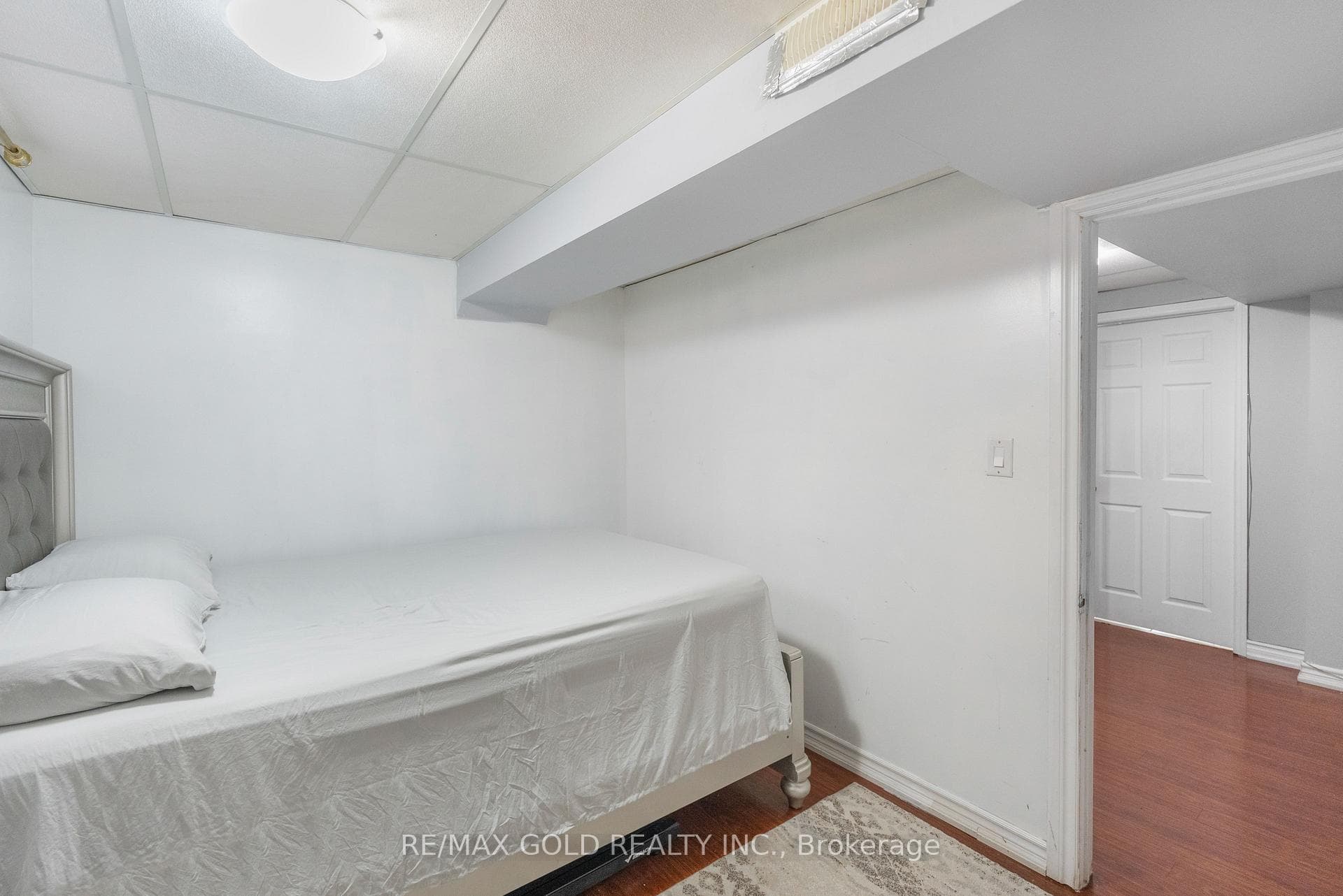 48 Maidstone Crescent photo 33