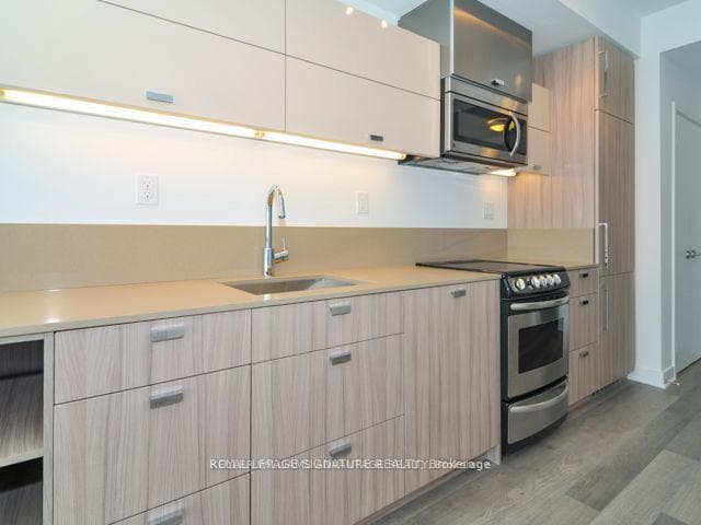 290 Adelaide Street Unit 1007 photo 6