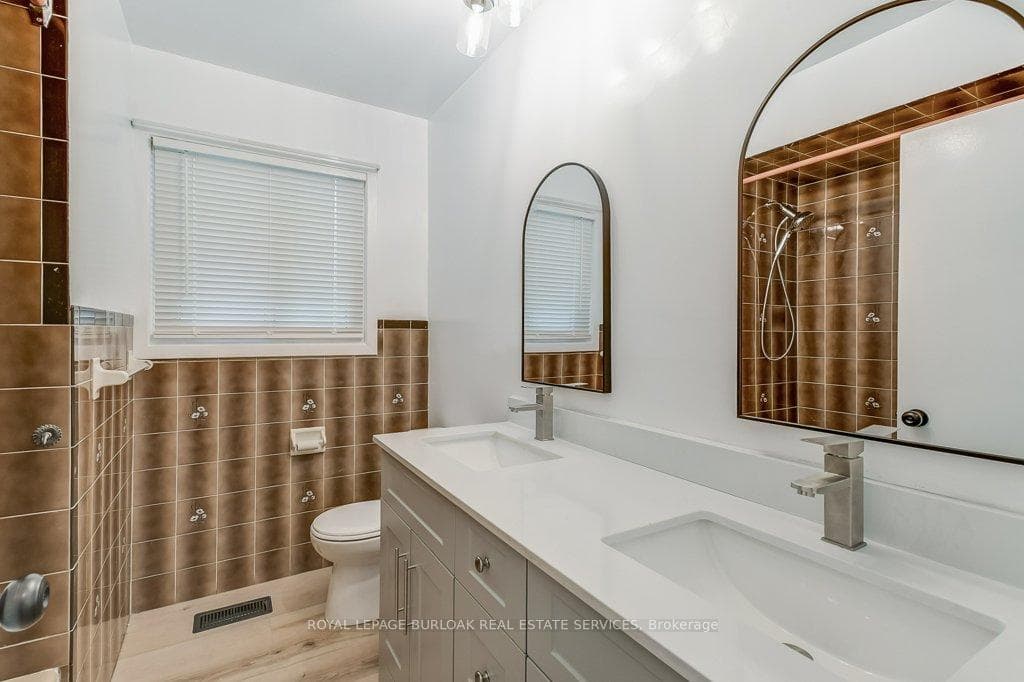 1334 Langdale Crescent photo 16