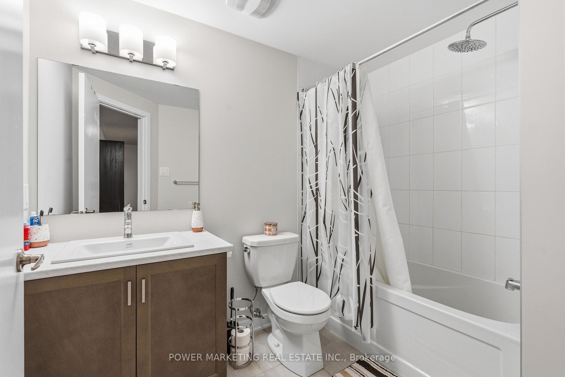 129 Hackamore Crescent photo 28