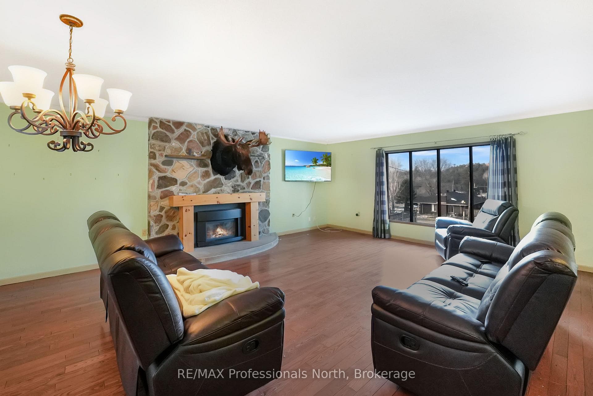 78 Maple Street photo 11