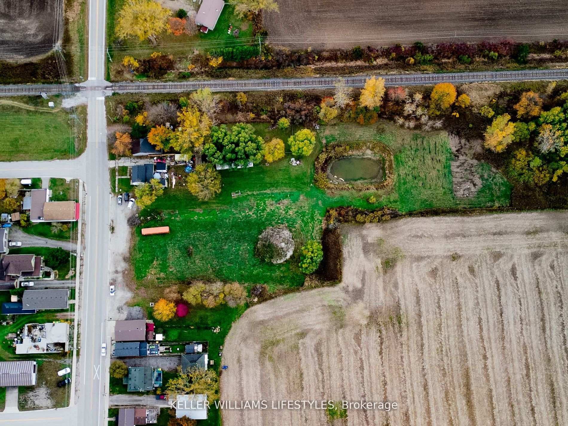 22681 Thames Road photo 7