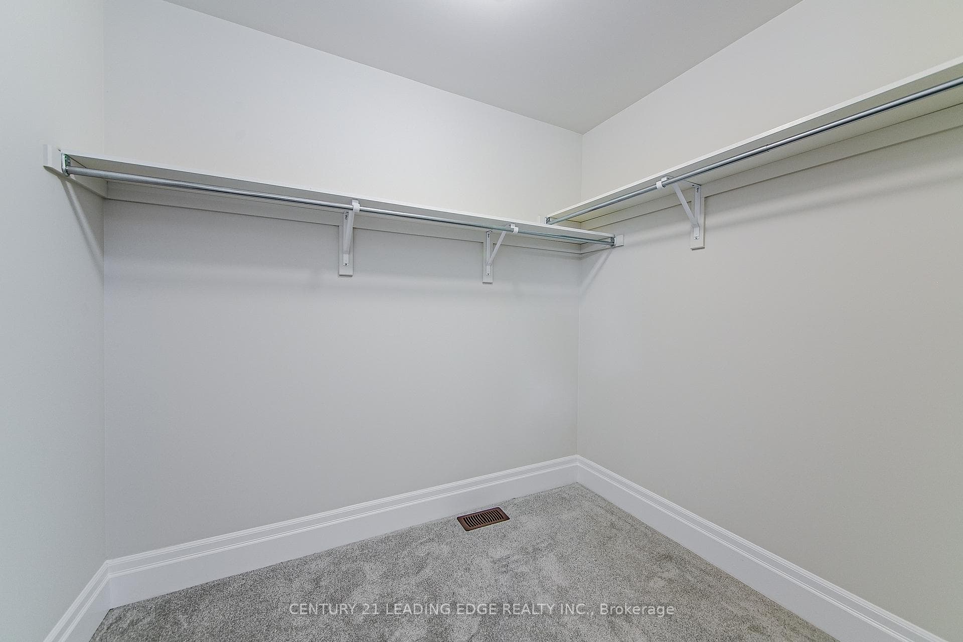 108 LORNE THOMAS Place photo 24