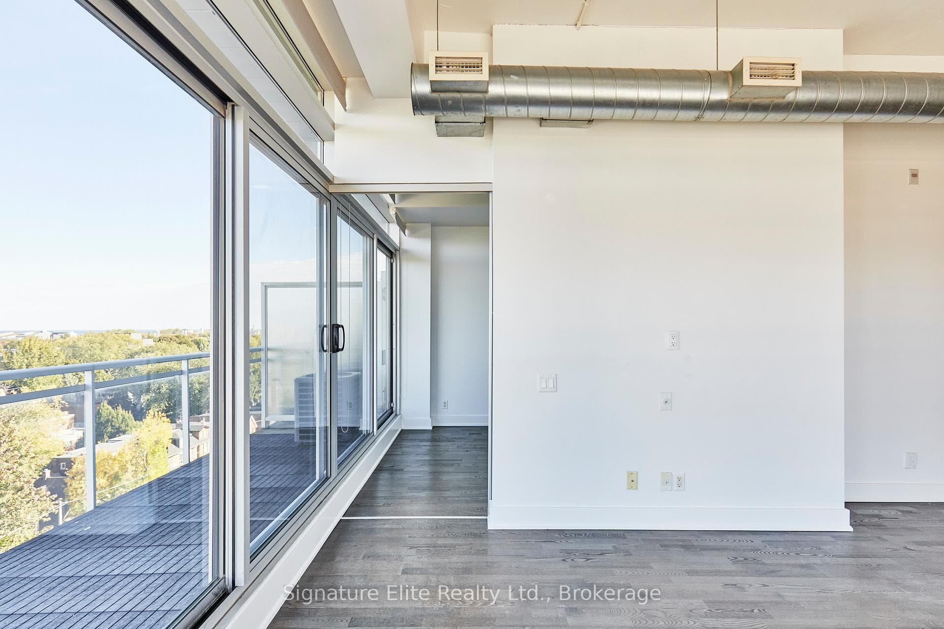 233 Carlaw Avenue Unit 812 photo 14