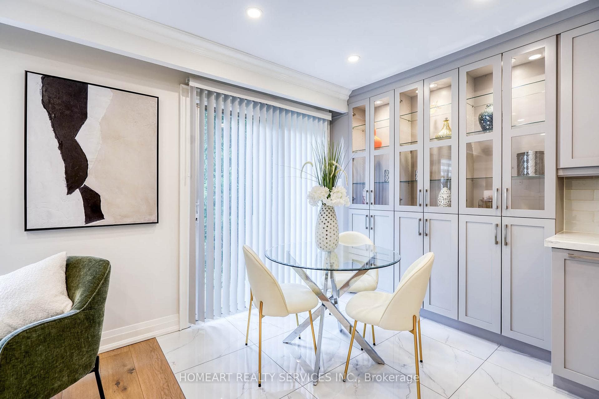 2 Camelot Way photo 15