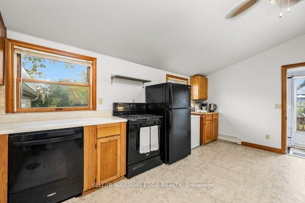 611 John Street photo 15